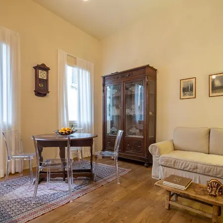 Uffizi A Apartment *